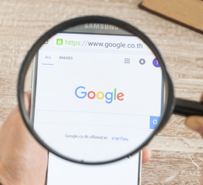 Como encontrar parentes antigos no Google